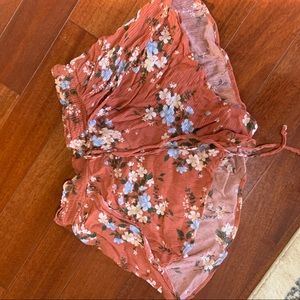 American Eagle Loose Short